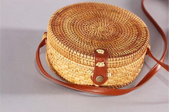 Handwoven Round Rattan Bag Women Beach Straw Crossbody Bag Chic Shoulder Bag with Leather Strap