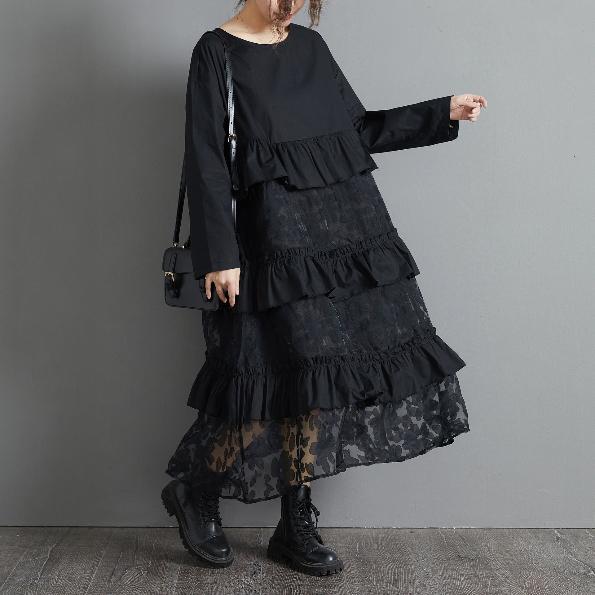 Fashionable Plus Size Loose Retro Dress with Black Lace Stitching and Long Sleeves